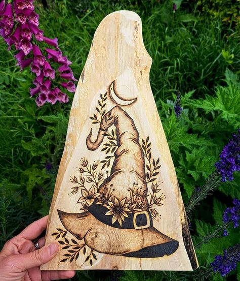 Pumpkin Pyrography, Anime Wood Burning, Fall Pyrography, Autumn Pyrography, Witchy Wood Burning, Halloween Wood Burning Ideas, Witchy Wood Burning Ideas, Halloween Wood Burning, Halloween Pyrography