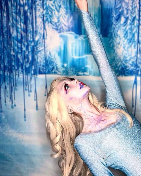 Elsa Frozen 2 Cosplay, Frost Bite Makeup, Bruni Frozen, Elsa Makeup, Elsa Face, Frozen Makeup, Frozen Halloween, Princess Character, Elsa Hair