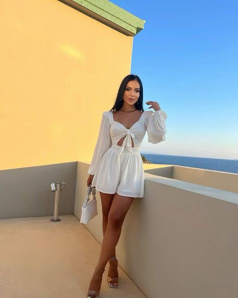 White Hollow Out Dress For Beach Season, Casual White Cover-up For Holiday, Classy Romper Outfit, Outfit Cartagena Mujer, White Beachy One-piece For Beach Party, White One-piece Beach Dress For Beach Party, Cartagena Outfits, Classy Romper, Elegant Sleeves