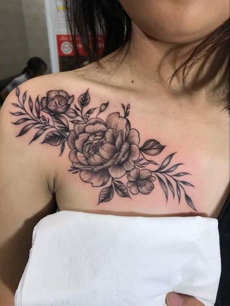 Cover Up Tattoos For Women Chest, Flower Tattoos Chest, Chest Cover Up Tattoo Female, Flower Tattoo Chest, Chest Tattoo Cover Up, Tattoo Chest And Shoulder, Chest Tattoo Designs Female, Chest Tattoo Female Upper, Tatuaje Cover Up