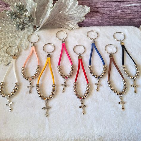 100 Mini Rosary wedding favor small rosary, Rosary bulk baptism favors first communion gift pocket rosaries confirmation favors ❤With every order, you get a surprise gift and a pen from InsaneCraftsJewelry❤ ♡Thank you for visiting my small shop♡ ☆This listing is for 1 set of 100 rosaries ☆ ●I made these mini rosaries using suede cord, silver beads, a keyring and a cross charm.You can pick your own color combination and quantity pack.. #Colors might slightly differ due to different devices# 🇬🇷B Confirmation Favors, Rosary Wedding, Small Rosary, Mini Rosaries, Quinceanera Favors, First Communion Gifts, Catholic Jewelry, Communion Gifts, Baptism Favors