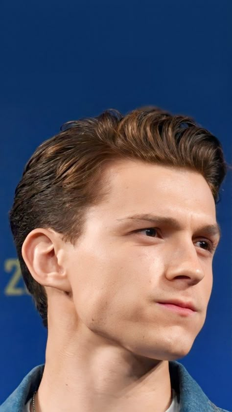 Tom Holland Haircut, Tom Holland Wallpaper, Tom Holland Imagines, Wavy Hair Men, Tom Holland Peter Parker, Haircut Inspiration, Tom Holland Spiderman, Classic Hairstyles, Tommy Boy