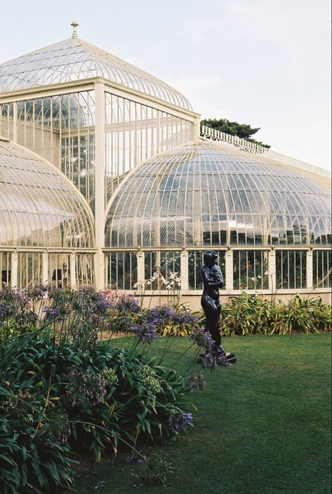 Botanical Garden Exterior, Dreamy Greenhouse, Green House Aesthetic, Big Green House, Vintage Greenhouse, Aesthetic Honey, School Greenhouse, Opera Theatre, Corpse Flower