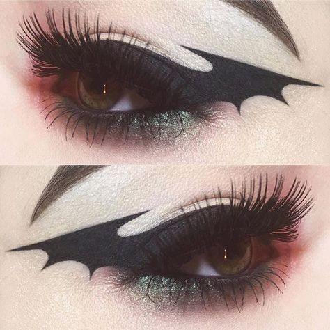 Bat wing eyeliner inspired by @kayteeellen Bat Makeup, Maquillage Goth, Goth Eye Makeup, Fantasy Make-up, Halloweenský Makeup, Halloween Tattoo, Smink Inspiration, Emo Makeup, Eye Makeup Designs