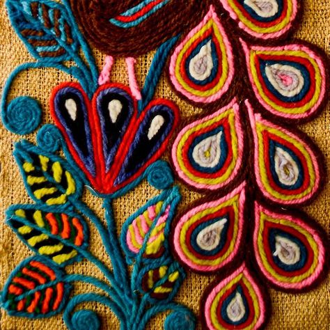 Mexican Yarn Art, Yarn Painting Art, Art Imagination, Modern Folk Embroidery, Mexican Textiles, Yarn Painting, Modern Folk, Mexican Embroidery, Hungarian Embroidery