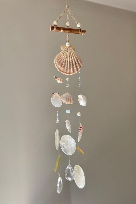 Sea Shell Wind Chimes Diy Seashell Crafts, Tiny Shell Crafts, Crafts With Jewelry, Olive Shell Crafts, What To Do With Shells, Shell Hanging Decor, Things To Do With Shells, Sea Shell Ideas, Things To Do With Sea Shells