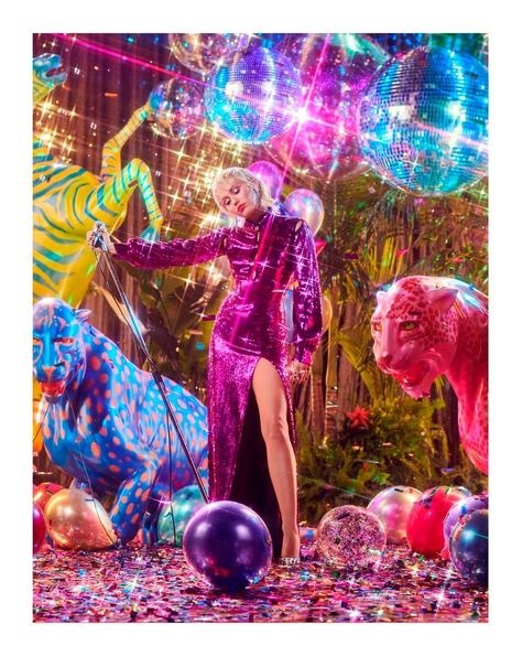 Gucci Official on Instagram: “For her new self directed music video ‘Midnight Sky’, @mileycyrus wore a #GucciPreFall20 sequin embroidered gown with crystal G details…” Studio 54 Party, Arte Pulp, Disco Aesthetic, Disco Birthday Party, Disco Party Decorations, Disco Glam, Disco Theme, Karaoke Party, Cody Simpson