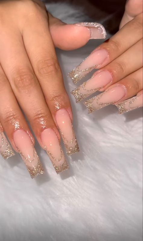 Nails That Match Champagne Dress, Nails That Match Gold Dress, Champagne Colored Nails Acrylic, Champagne And Rose Gold Nails, Champagne Acrylic Nails Gold, Tan Birthday Nails, Champagne Nails Square, Champagne Tip Nails, Nails Inspiration Rose Gold