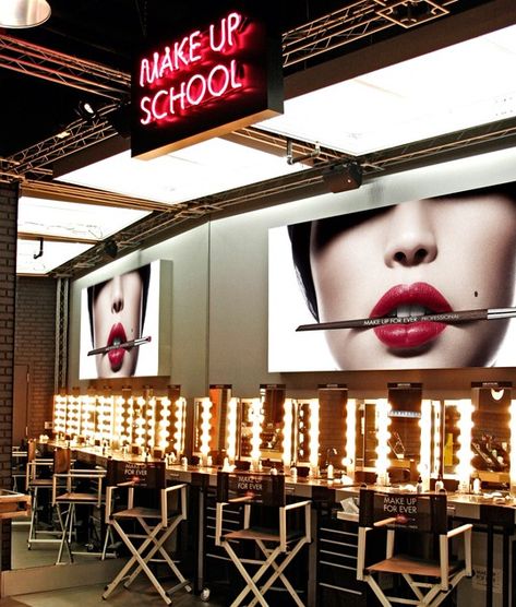 Makeup School Interior, Makeup Academy Interior, Make Up School, Academy Design, Beauty Education, Makeup Studio Decor, Hair Salon Interior Design, Salon Interior Design Ideas, Makeup Masterclass