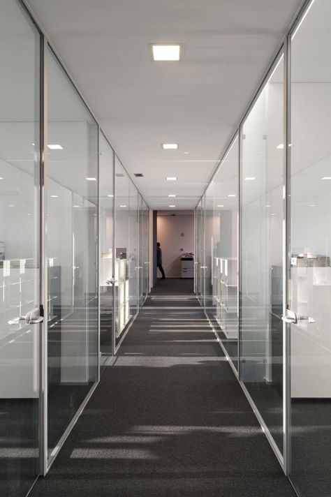 Architecture Photography: Arriva Heaquarters / RVDM - Arriva Head Quarters / RVDM (207718) - ArchDaily Internal Partition, Head Quarters, Office Buildings, Office Building, Public Transport, Architecture Photography, Office Design, Beautiful Things, Entrance