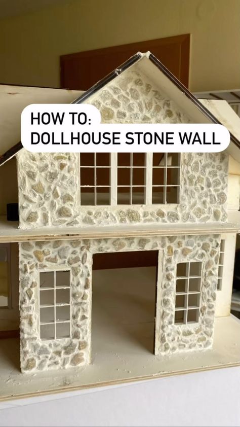 Dolls House Interiors Diy, Diy Dollhouse Makeover, Cardboard Dollhouse Diy, Miniature Houses Diy Cardboard, Diy Dollhouse Decor, Diy Dollhouse Accessories, Dollhouse Castle, Dollhouse Cottage, Homemade Dollhouse