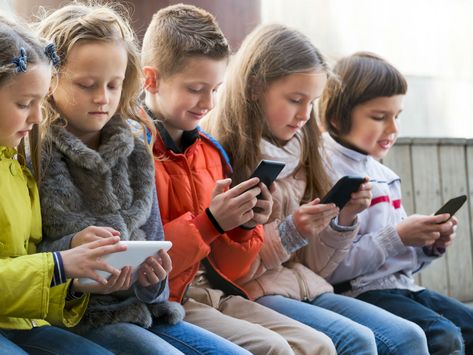 How should kids use cellphones? And at what age are they emotionally ready to have their own? Here’s what the experts have to say. Moral Panic, Whatsapp Tricks, Safe Internet, Parenting Videos, Parental Control, Kids Corner, Steve Jobs, Healthy People, Screen Time