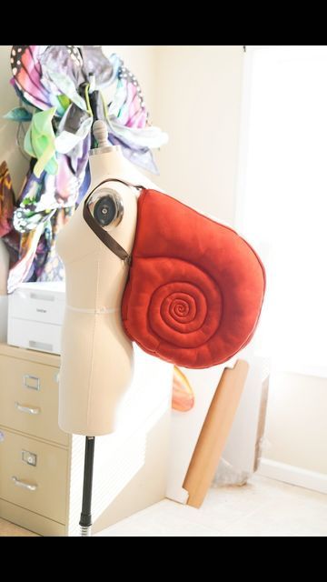 Diy Snail Shell Costume, Snail Shell Backpack, Snail Backpack, Aria Fashion, Steampunk Snail, Moon Snail Shell, Shell Backpack, Moth Wings, Moon Moth