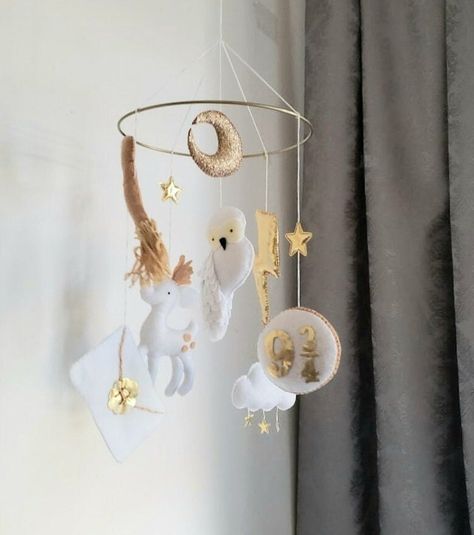 Harry Potter Nursery Theme, Baby Harry Potter, Gold Mobile, Harry Potter Nursery, Gifts For New Mothers, Animal Nursery Theme, Stylish Nursery, Harry Potter Baby, Felt Mobile