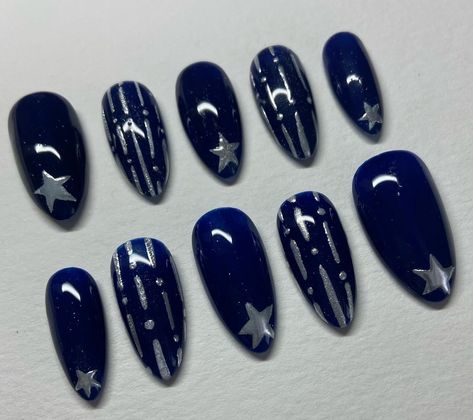 Billie Nails, Blue And Silver Nails, Silver Nail Designs, Blue Gel Nails, Dark Blue Nails, Band Nails, Hippie Nails, Grunge Nails, Simple Acrylic Nails