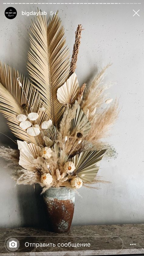 Dry Flowers Arrangements Ideas, Floral Wreath Diy, Palm Leaf Decor, Diy Floral Wreath, Deco Champetre, Flower Arrangements Diy, Wreath Diy, Home Decor Vintage, Deco Floral