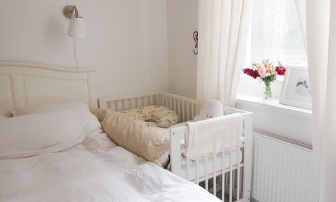 Baby Bed In Parents Room, Shared Baby Room With Parents, Shared Baby Rooms, Baby Corner, Parents Room, Shared Bedroom, Shared Room, Baby Room Design, Baby Cot