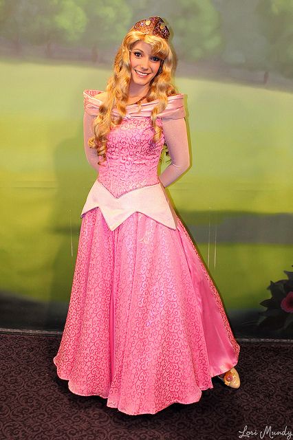 Aurora | Flickr Aurora Cosplay, Princess Halloween, Disney Sleeping Beauty, Disney Cosplay, Princess Aurora, Face Characters, Disney Park, Disney Princesses, Disney Love