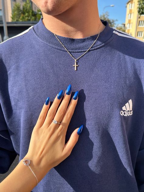 Electric Art, Christmas Looks, Blue Chrome Nails, Navy Nails, Navy Blue Nails, Trendy Shades, Chrome Nails Designs, Blue Chrome, Blue Nail Designs