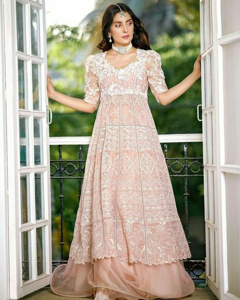 Ayeza Khan Chupke Chupke, Bridal Dresses 2022, Ayeza Khan Dresses, Mahira Khan Dresses, Chupke Chupke, Aiza Khan, Pakistan Dress, Red Bridal Dress, Desi Wedding Dresses