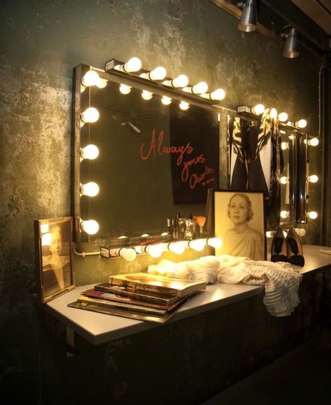 Backstage Theatre, Vintage Dressing Rooms, Ruangan Studio, Vintage Theatre, Vanity Room, Makeup Rooms, Makeup Room, Theatre Kid, Beauty Room