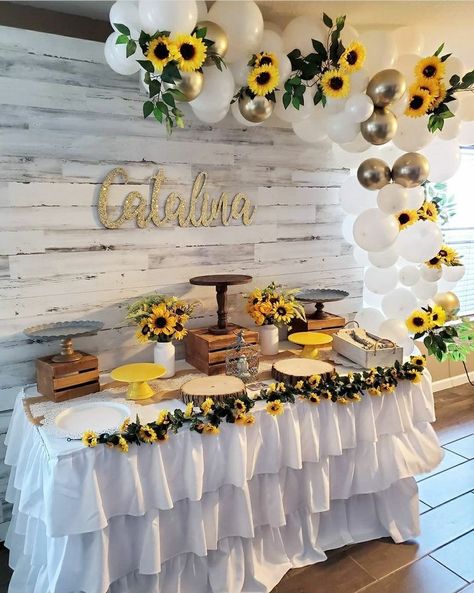 Sunflowers Party Theme, Cow Print And Sunflower Balloon Arch, Sunflower Engagement Party Ideas, Sunflower 18th Birthday Party, Sunflower Picture Backdrop, Sunflower And Bee Theme Party, Western Sunflower Party Decor, Sunflower Bday Theme, Sunflower Birthday Backdrop