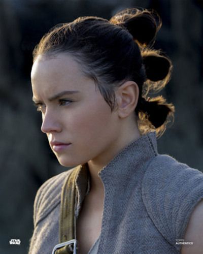 Rey with 3 buns, TFA, Ahch-to Ray Star Wars, Star Wars Hair, Disfraz Star Wars, Star Wars Rey, Rey Cosplay, Rey Skywalker, Star Wars Jewelry, Star Wars Painting, Jennifer Lee