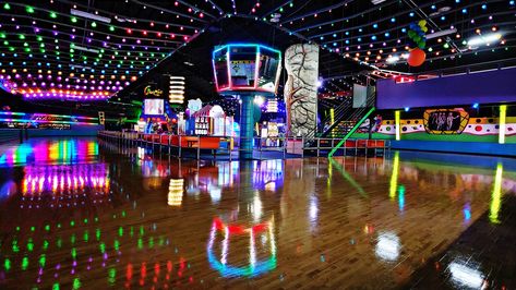 Skating Rink Ideas, Roller Disco Party, Indoor Roller Skating, Retro Roller Skating, Rhode Island Vacation, Roller Skating Rink, Retro Roller Skates, Fnaf Oc, Roller Rink