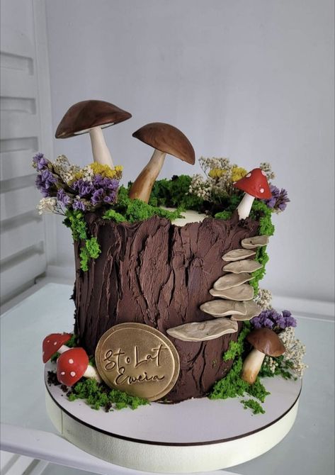 Squirrel Cake Ideas, Earthy Birthday Cake, Hobbit Recipes, Cottagecore Cake, Moss Cake, Squirrel Cake, Botanical Cake, Stump Cake, Tree Stump Cake