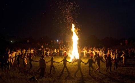 Ivan Kupala festival near Rakov. Summer Scenes, Festivals Around The World, Free City, Beltane, Summer Solstice, Camp Half Blood, June 22, Dark Photography, Big Picture