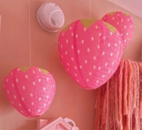 Strawberry Themed Bathroom, Strawberry Themed Party, Strawberry Paper, Mother Garden, Rainbow Bedroom, Strawberry Hearts, Strawberry Decorations, Pink Fruit, Home Decor Color