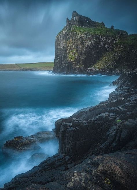 Scottish Wallpaper, Scotland Wallpaper, Eiffel Tower Photography, Inspirational Phone Wallpaper, Scottish Countryside, Wallpaper Iphone Love, Seascape Photography, Some Beautiful Pictures, The Haunting