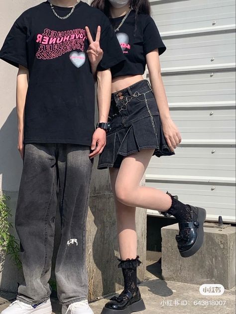 Couple Fashion Matching, Couple Clothes Matching, Couple Clothes Matching Outfits, Cute Couple Outfits Matching, Couple Outfits Streetwear, Korean Outfits Ideas, Black Couple Outfits, Couple Outfits Matching, Couple Matching Outfits