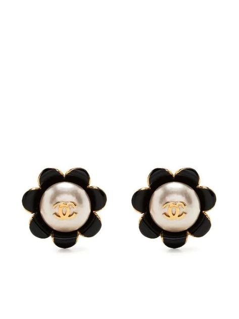 Earrings Chanel, Gem Shop, Flower Style, Jewellery For Women, Shopping Chanel, Chanel Earrings, Button Earrings, Black Flower, Black White Gold