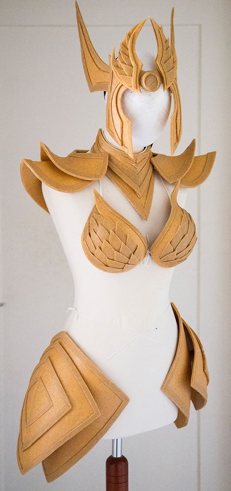 Dark Valkyrie, Mythology Costumes, Valkyrie Costume, Ref Photo, Cardboard Costume, Armadura Cosplay, Cosplay Armor, Larp Costume, Cardboard Art