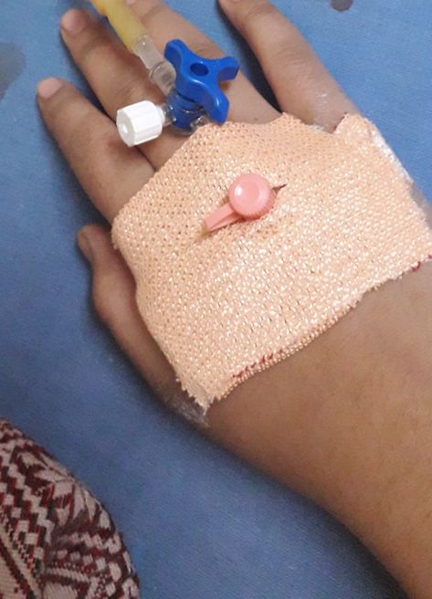 Canular On Hand, Finger Cuts Snapchat, Canular On Hand Snap, Finger Cut Fake Story, Medicine Snap Story, Hand With Drip In Hospital Real, Buttocks Acne, Bandage On Hand Dpz, Injection Hand Pic