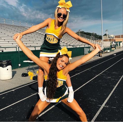 Top- Alex in high school Cheerleading Poses, Cheerleading Workouts, Cheer Team Pictures, Sideline Cheer, Cheer Photography, Varsity Cheer, Cheerleading Photos, Cute Cheer Pictures, High School Cheer