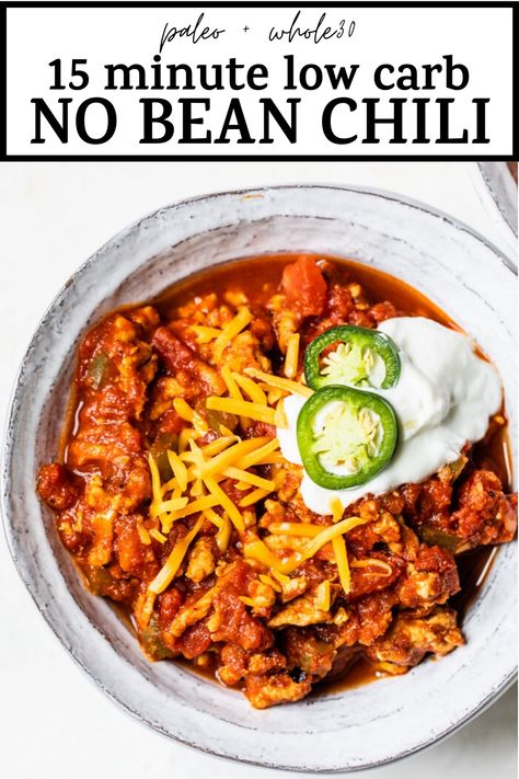 EASY Low Carb Chili made with ground turkey and ready in 15 minutes! This no bean chili is full of flavor, too #chili #lowcarb #paleo #whole30 #glutenfree Easy Low Carb Chili, Chili No Bean, Low Calorie Chili, Low Carb Beans, Ground Turkey Chili Recipe, Turkey Chili Recipe Easy, Low Carb Chili Recipe, Ground Turkey Chili, Ground Turkey Recipes Easy