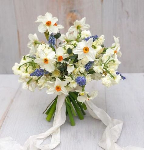 Daffodil Bouquet Wedding, March Wedding Flowers, Natural Bridal Bouquet, Daffodil Wedding, Paper Flowers Wedding Bouquet, Daffodil Bouquet, Flower Boquet, Berry Wedding, Spring Wedding Bouquets