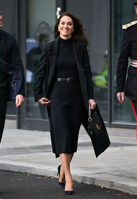 Coat Kate Middleton, Style Kate Middleton, Kate Middleton Hats, Kate Middleton Style Outfits, Navy Knit Dress, Kate Middleton News, Camel Dress, Kate Middleton Dress, Navy Sweater Dress