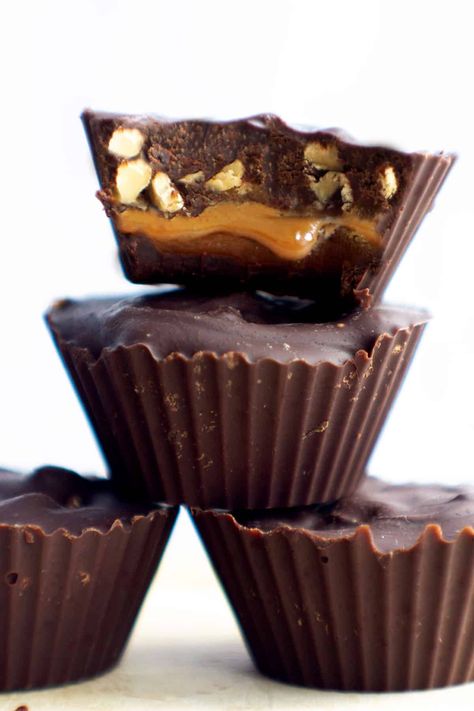 Homemade Snicker Cups | Erren's Kitchen Snicker Cups, Truffle Cups, Snickers Recipe, Homemade Meatloaf, Homemade Snickers, Snickers Bar, Homemade Chili, Homemade Desserts, Chocolate Hazelnut