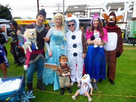 Halloween Costumes Group, Frozen Halloween Costumes, Frozen Halloween, Group Costumes, Group Halloween Costumes, Halloween Costumes, Frozen, Halloween