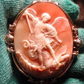 Fabulous cameo of St Michael slewing the devil - Victorian Era Christian Clothes, St Michael The Archangel, Michael The Archangel, San Michele, Fun Photos, Cameo Jewelry, Vintage Cameo, Wolfram, Carved Shell