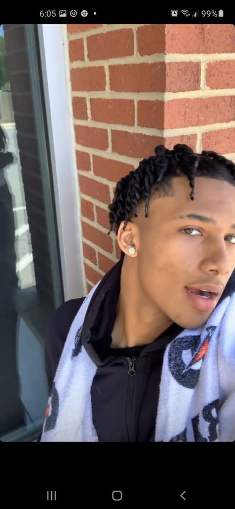 Mikey Williams Twist, Mikey Williams Selfie, Mikey Williams Hair, Mikey Williams Haircut, Black Boys Braids, Black Boy Braids, Mickey Williams, Mikey Williams, Taper Fade Curly Hair