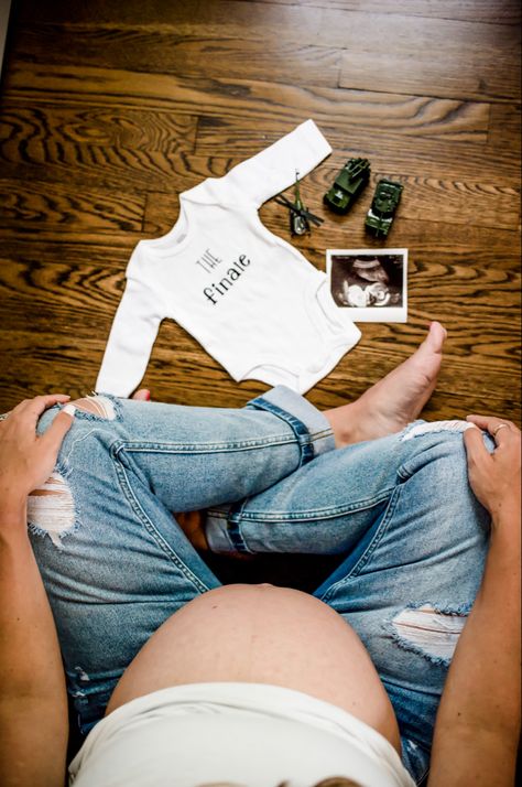 Casual maternity photo Maternity Photo Jeans And Shirt, Maternity Shirt Outfit, Blue Jean Maternity Pictures Photo Ideas, Denim Jacket Maternity Shoot, Blue Jeans Maternity Shoot, Jeans And White Shirt Maternity Shoot, Blue Jean Maternity Pictures, Casual Maternity Pictures, Studio Maternity Shoot