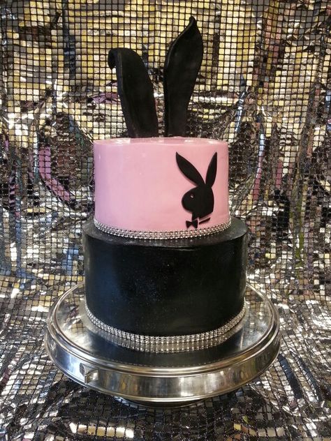 Playboy Torte Cheetah Birthday Cakes, Cheetah Party, Cheetah Birthday, 17 Birthday Cake, Sleepover Birthday Parties, 21st Birthday Decorations, Couture Cakes, Custom Birthday Cakes, Bunny Birthday