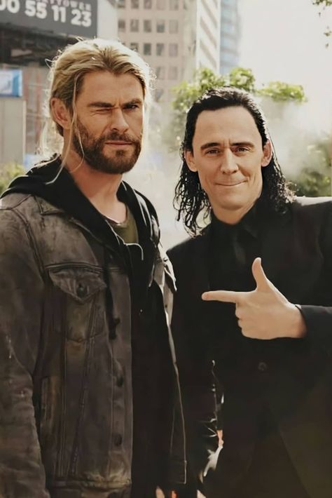 Thor X Loki Wallpaper, Loki And Thor Wallpaper, Thor And Loki Wallpaper, Marvel Siblings, Marvel Duos, Thanos Endgame, Mar Vell, Thor Wallpaper, Loki Wallpaper