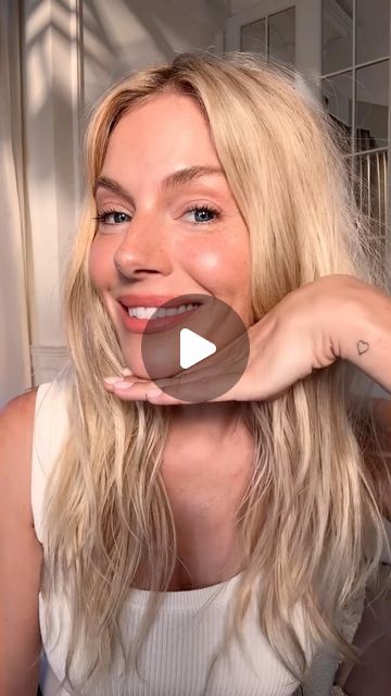 Sienna Miller Tattoo, Sienna Miller Makeup, Sienna Miller Bob, Boho Tutorial, Charlotte Tilbury Looks, Siena Miller, Sienna Miller Hair, Emily Weiss, My Miracle