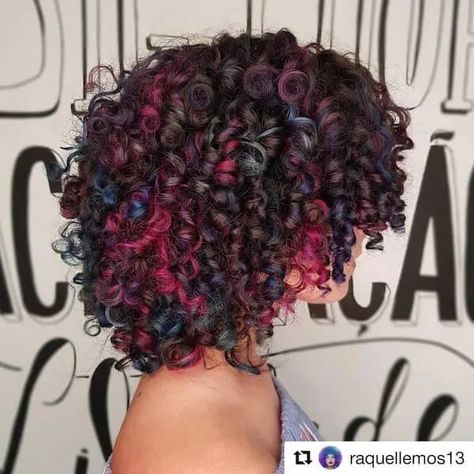 Gold Hair Dye, Dyed Curly Hair, Ombre Blond, Highlights Curly Hair, Girl Hair Colors, Wine Hair, Colored Curly Hair, Dyed Natural Hair, Hair Color Purple