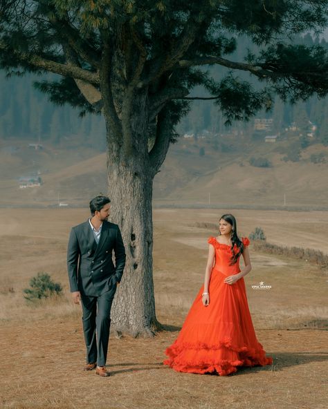 Dreamy moments captured in the heart of Kashmir! ✨ Rajat & Shivani’s pre-wedding shoot at the breathtaking Gulmarg is a celebration of love and elegance. Shivani stuns in her gorgeous red gown, while Rajat complements her perfectly in his dapper suit. Together, they redefine couple goals amidst the serene beauty of Kashmir. @_.rajat_choudhary._ @shivanii_choudhry MUA : @makeup_by_manish_soni 📸 @vipulsharmaphotography For Events/Queries contact : +91-9569143227 https://vipulsharmaphoto... Red Gown Pre Wedding Shoot, Beauty Of Kashmir, Dapper Suits, Red Gown, Pre Wedding Shoot, Red Gowns, Mua Makeup, Manish, Wedding Shoot